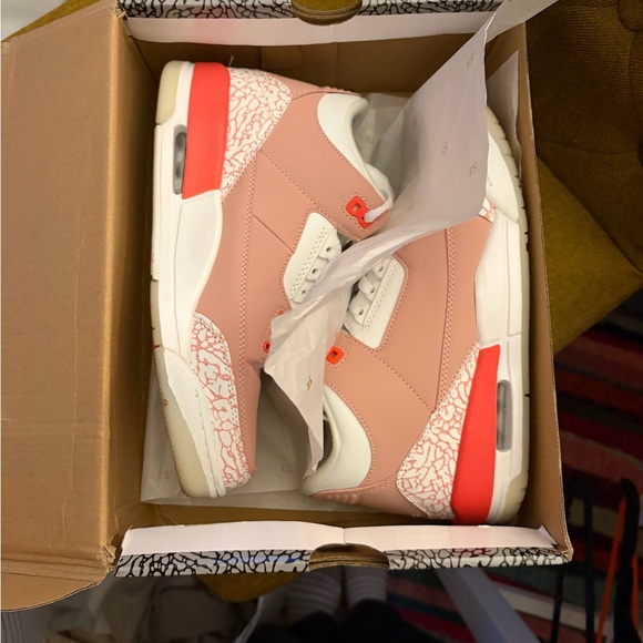 Jordan Shoes - Women’s Jordan 3 Retro in Rust Pink. Women’s size 10/ Men’s 8 EU 41